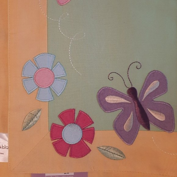 Set of 2 Butterfly Spring Flurry Placemats Yellow Green Embroidered - Picture 9 of 10